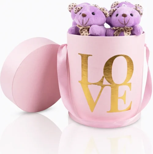 Pembe LOVE ayıcık kutusunun üstten görünümü, 4’lü minik ayıcık seti