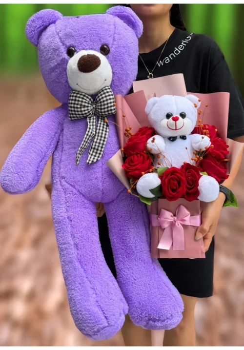 Mor ayıcık buketi, kırmızı güller ve beyaz ayıcık detaylı romantik hediye